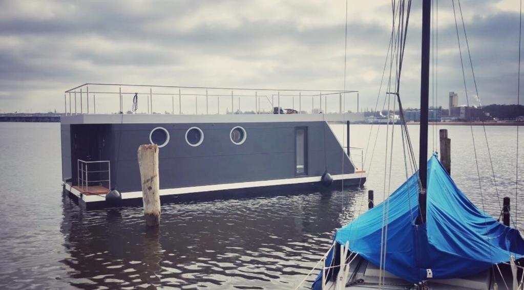 Ferienhaus Hausboot Aurora Mit Grossem Sonnendeck Und Waeschepaketen Inklusive Lübeck