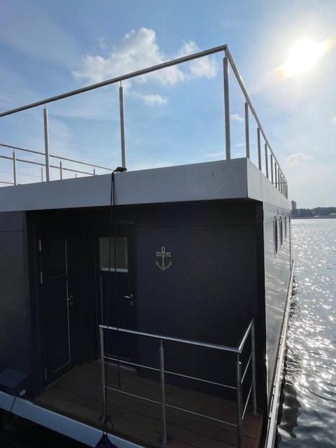 Hausboot Aurora Mit Grossem Sonnendeck Und Waeschepaketen Inklusive *
