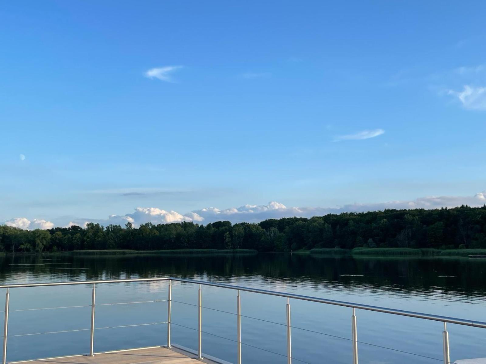 Ferienhaus Hausboot Aurora Mit Grossem Sonnendeck Und Waeschepaketen Inklusive Lübeck