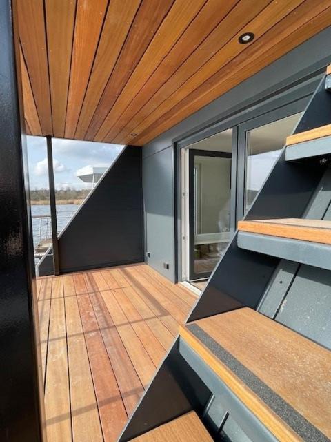 Hausboot Aurora Mit Grossem Sonnendeck Und Waeschepaketen Inklusive Ferienhaus *