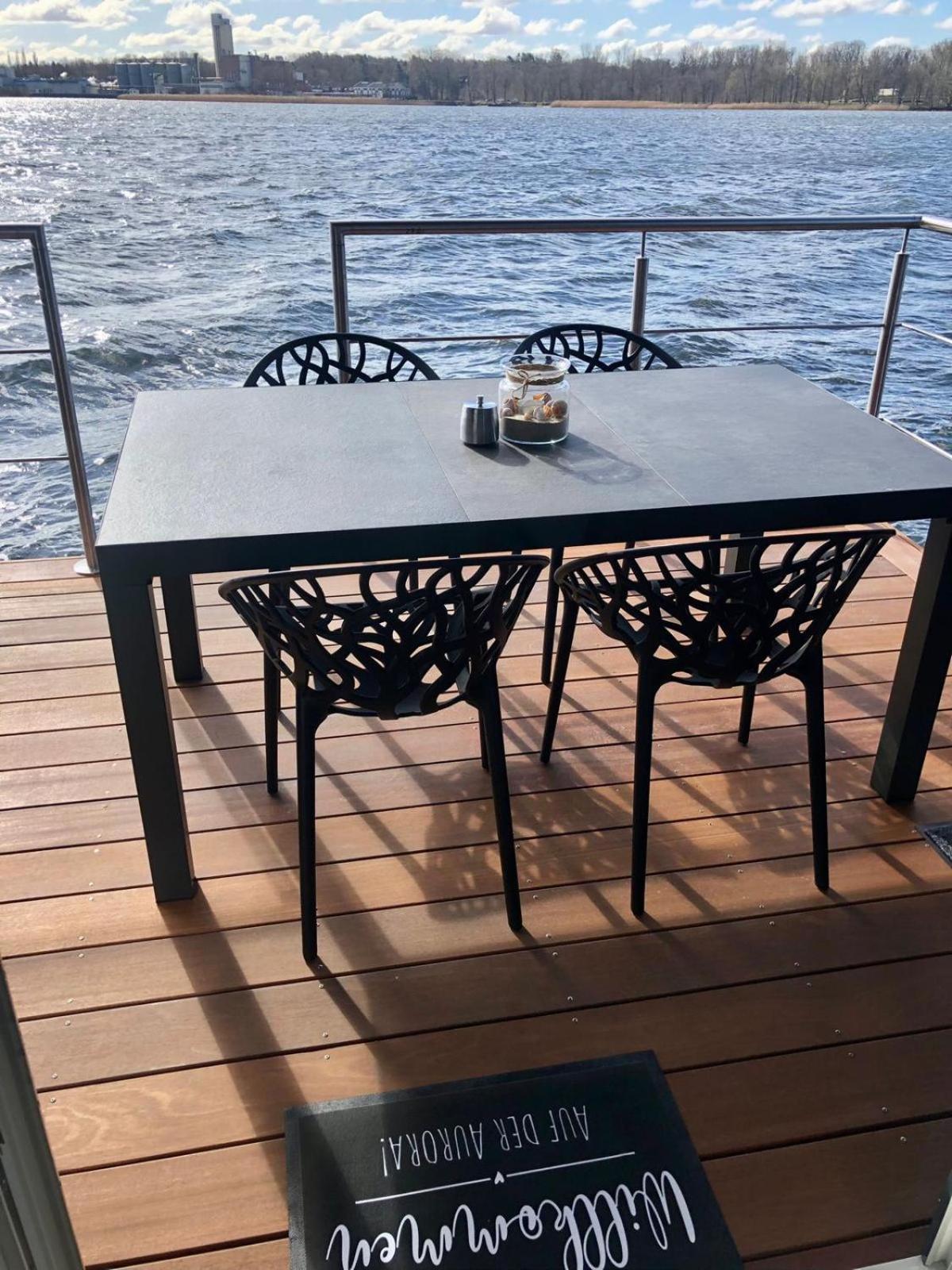 Ferienhaus Hausboot Aurora Mit Grossem Sonnendeck Und Waeschepaketen Inklusive Lübeck